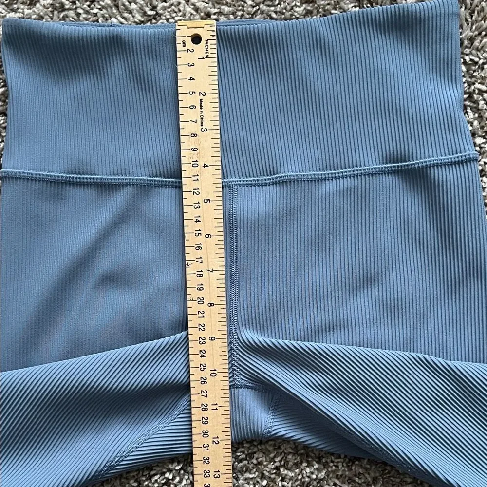 Like New! Athleta Elation Rib Tight Blue Leggings in Size M